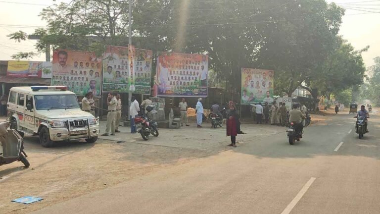 Women Protest Over Bathukamma Immersion Lathi Charge