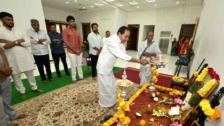 Dussehra 2026: KCR Celebrates Festival At Erravelli With Family