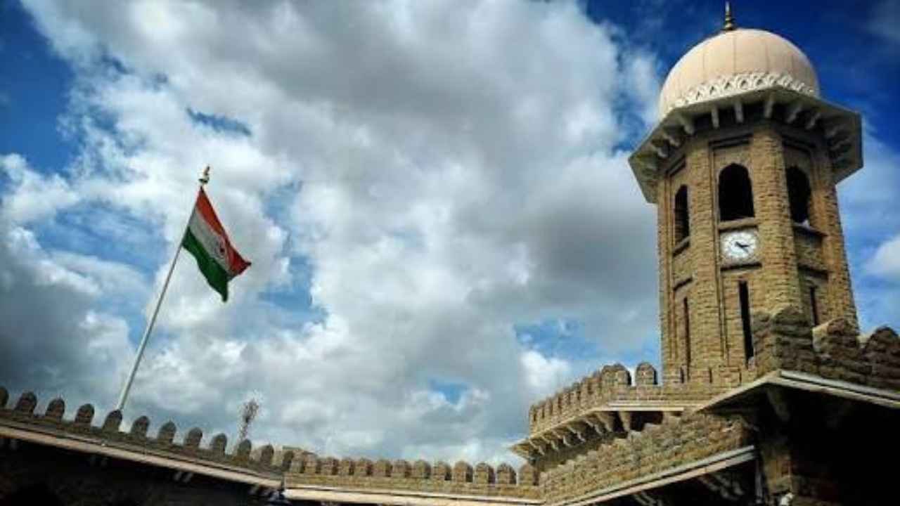 Mozamjahi Market Clock Tower Stops Working