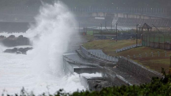 Typhoon Champi Hits Taiwan, Killing One And Injuring 500