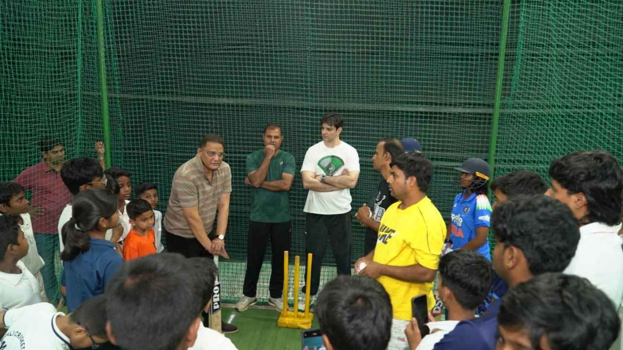 Azharuddin Shares Cricketing Tips With Young Players