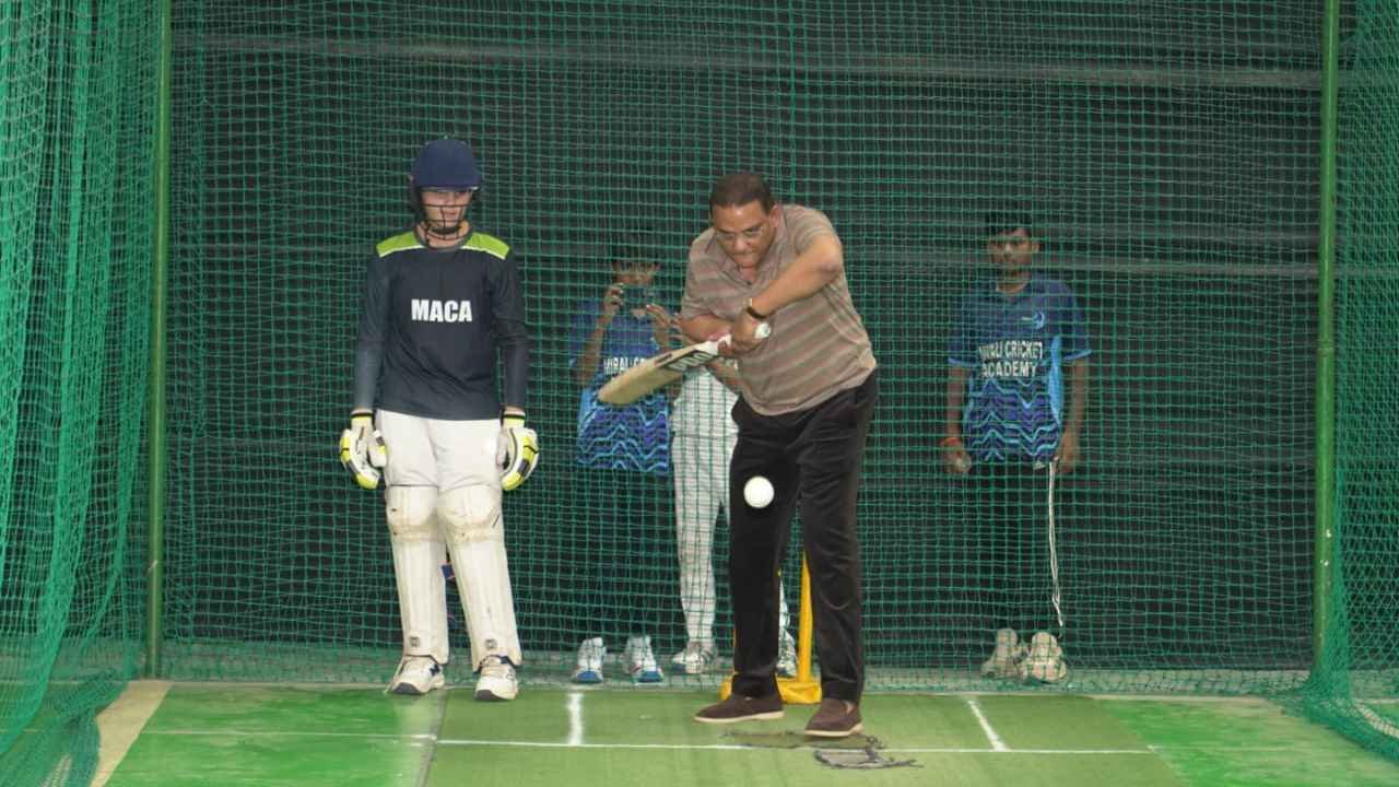 Azharuddin Shares Cricketing Tips With Young Players