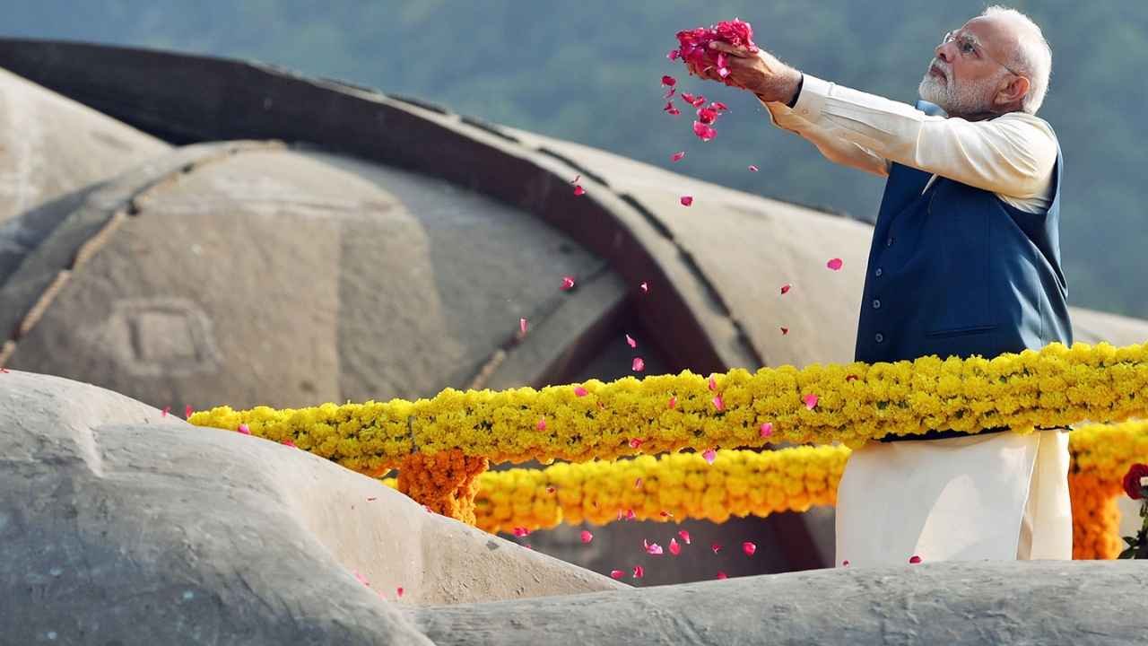 PM Modi Pays Tribute To Sardar Patel On 151st Anniversary