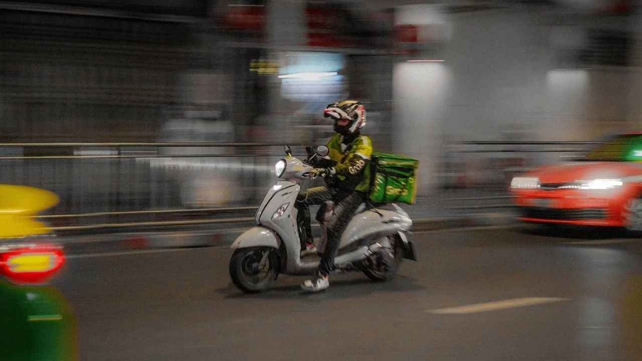 Hyderabad Gold Jewellery Theft: Delivery Rider Flees